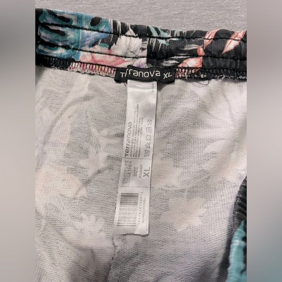 Terranova Floral Board Shorts - Picture 3 of 3